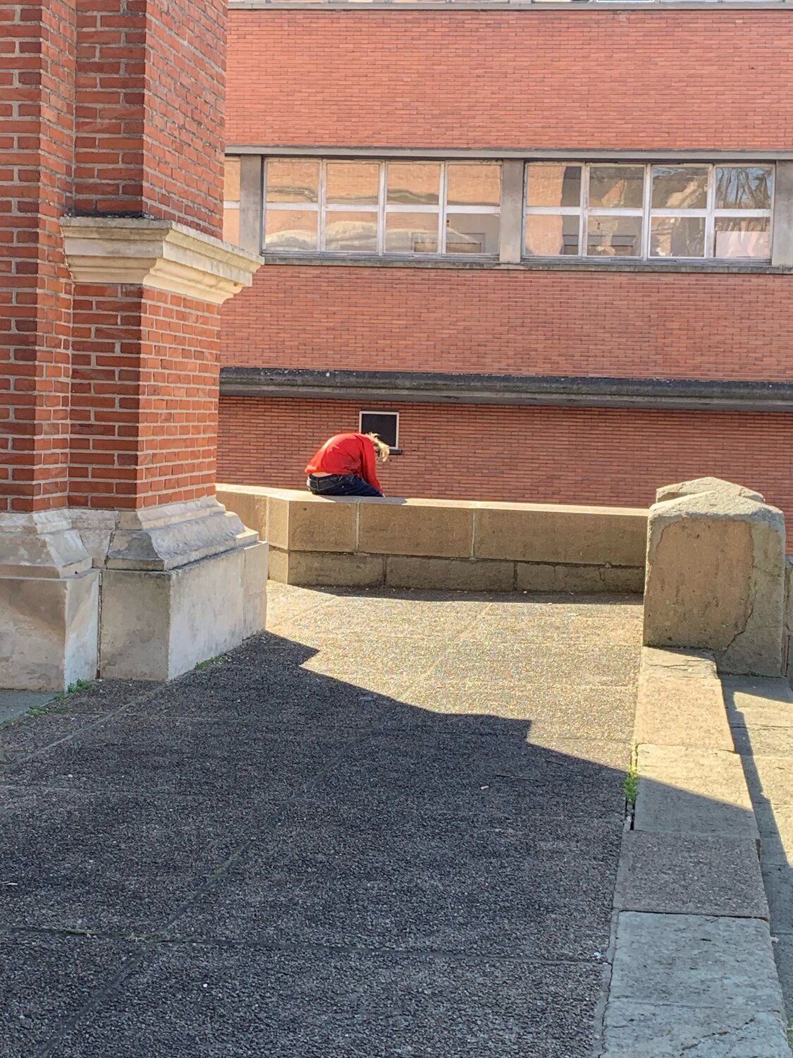 L’attente devant l’hôpital Aimé Cesanges