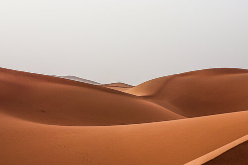 Desert Sunrise Chigaga Dune di Alain  Goulet, Fotografia in vendita su Singulart