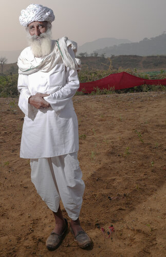 India: Noticeable Entrance di Alain  Goulet, Fotografia in vendita su Singulart