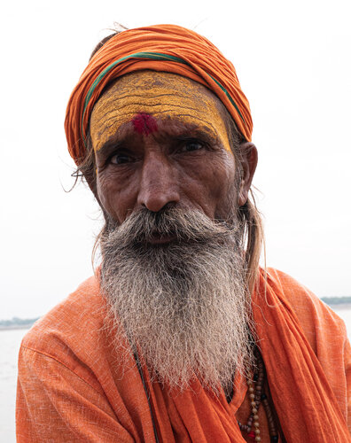 Older Monk in Varanasi di Alain  Goulet, Fotografia in vendita su Singulart