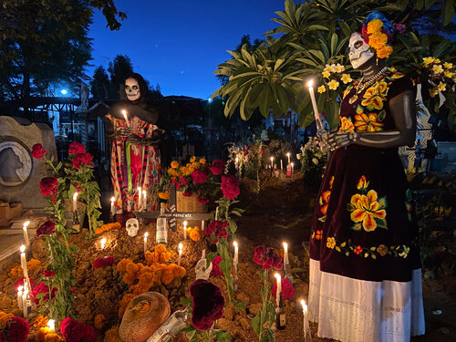 Oaxaca Day of the Dead Cemetery 1 by Alain  Goulet, 写真 for Sale on Singulart