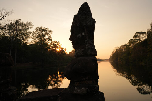 Cambodia Angkor Wat Statues on the Bridge van Alain  Goulet, Fotografie te koop op Singulart