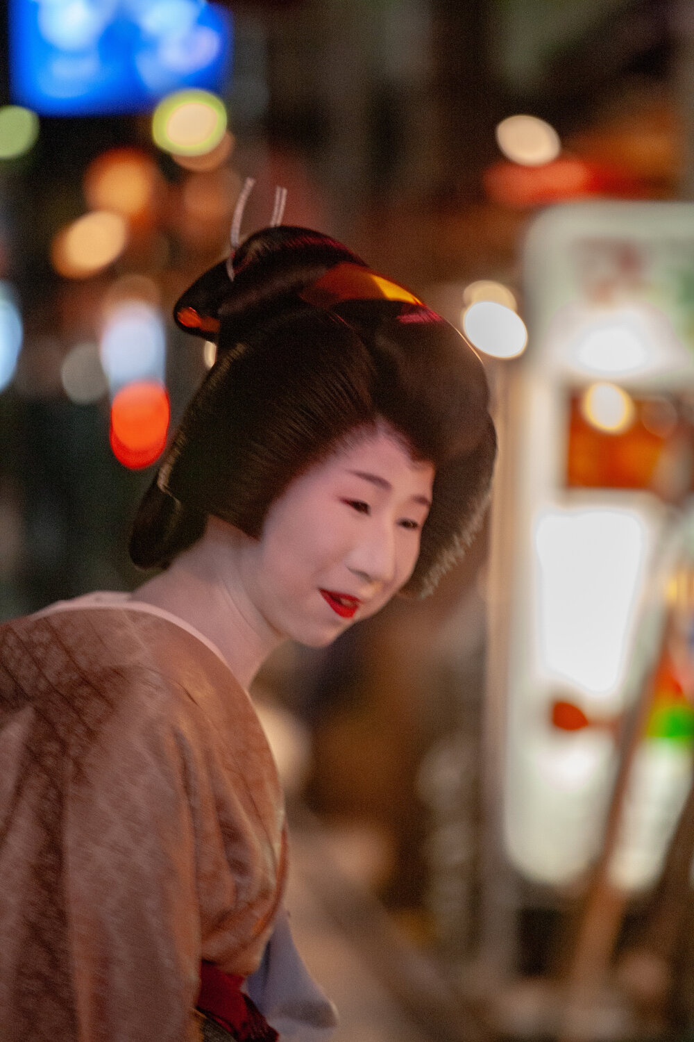 Tokyo Geisha in Spotlights Alain  Goulet Fotografie zu verkaufen
