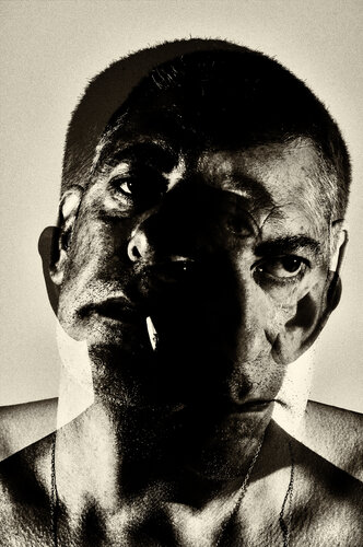 Self-portrait in tension von Salva Nebot, Fotografie kaufen auf Singulart