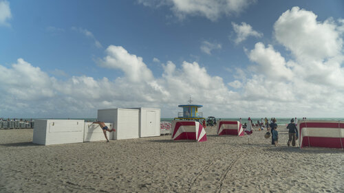 beach day by Riego van Wersch, 사진 for Sale on Singulart