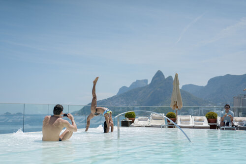 relation incongrue par Riego van Wersch, Photographie en vente sur Singulart
