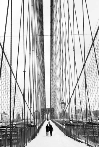 INFINITY OF A MOMENT, Brooklyn Bridge, New York von Alessandra Mattanza, Fotografie kaufen auf Singulart