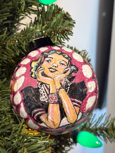 Glamour Girls: Ornaments de Carol Powell, Otros medios a la venta en Singulart