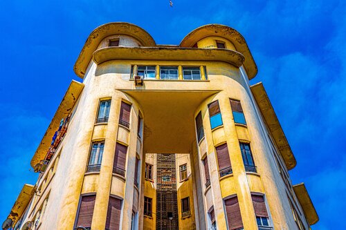 Fenêtres sur cour di CHRISTIAN GOETGHEBEUR, Fotografia in vendita su Singulart