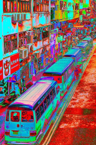Les minibus de Kowloon di CHRISTIAN GOETGHEBEUR, Fotografia in vendita su Singulart