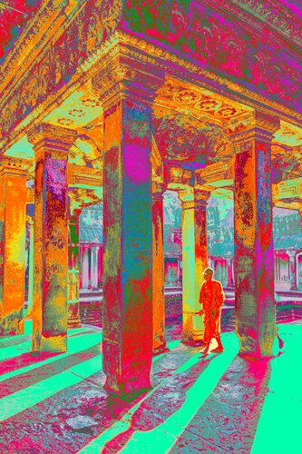 Le bouddha sous les colonnes d'Angor, Cambodge von CHRISTIAN GOETGHEBEUR, Fotografie kaufen auf Singulart