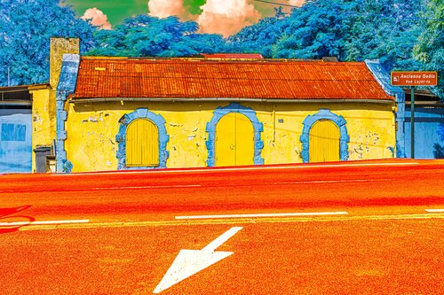 L'ancienne geôle ,  Bouillante, Guadeloupe van CHRISTIAN GOETGHEBEUR, Fotografie te koop op Singulart