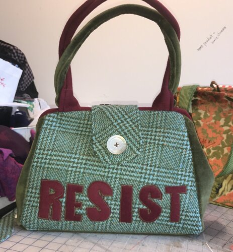 Resist 2 de Jenae Michelle, Téxtil a la venta en Singulart