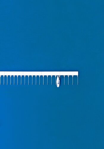 Lonely sail von Marcus Cederberg, Fotografie kaufen auf Singulart