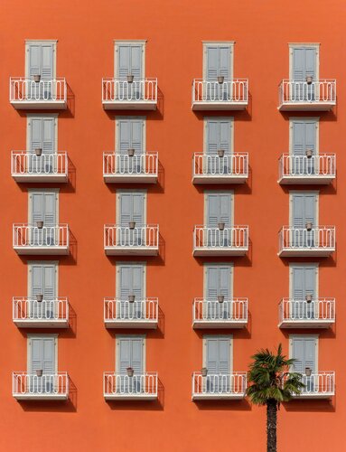 Hotel by the lake par Marcus Cederberg, Photographie en vente sur Singulart