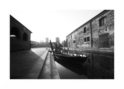 La luce del mattino a Comacchio di Eros Bottazzo, Fotografia in vendita su Singulart