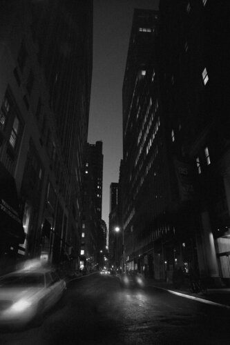 Urban Low Lights, NY 11 B&W de Márcio Neves, Fotografía a la venta en Singulart