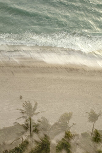 Daydreaming Beach 831, Miami van Márcio Neves, Fotografie te koop op Singulart