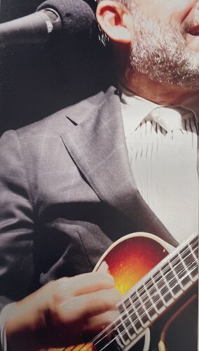 Plucking Chords von Cathey Billian, Fotografie kaufen auf Singulart