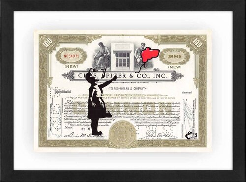 The little girl with the Dino Dinopak