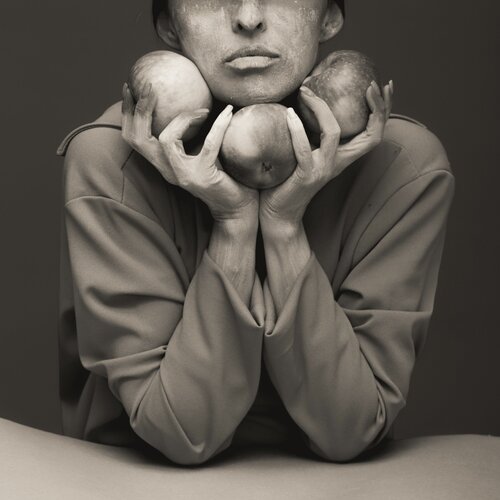 Hands de Zhanar Kuzhakhmetova, Fotografía a la venta en Singulart