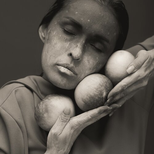 Hands di Zhanar Kuzhakhmetova, Fotografia in vendita su Singulart
