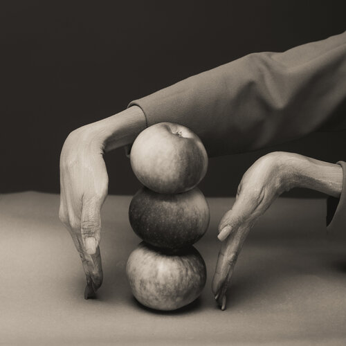 Hands di Zhanar Kuzhakhmetova, Fotografia in vendita su Singulart