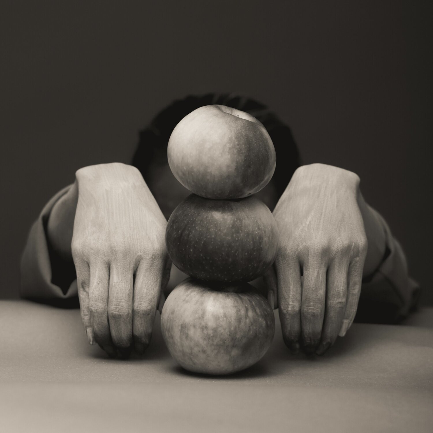 Hands Zhanar Kuzhakhmetova