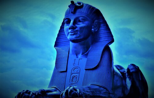 Die Sphinx von London by Andreas Bromba, Photography for Sale on Singulart