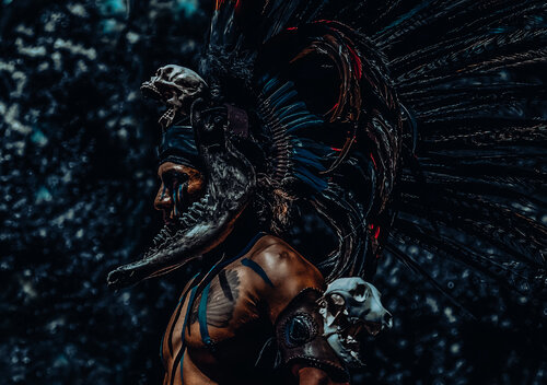Stolz und unbeugsam: Ein Azteken-Krieger in Mexiko-Stadt by Andreas Bromba, Photography for Sale on Singulart