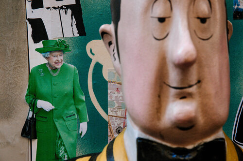 Die Queen in Barcelona by Andreas Bromba, Photography for Sale on Singulart