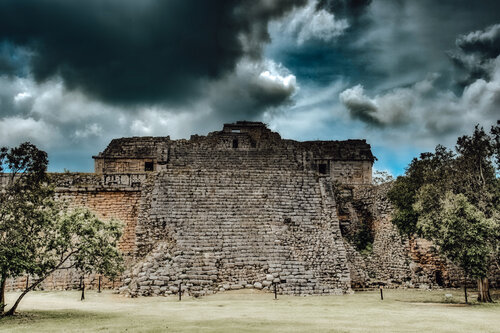 Mystisches Maya-Land: Das "Nonnenkloster" in Chichen Itza by Andreas Bromba, Photography for Sale on Singulart