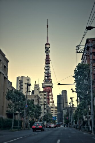 Tokyo - der Tokyo Tower im Sonnenuntergang by Andreas Bromba, Photography for Sale on Singulart