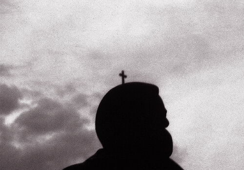 berlin minimal: Der Kompromiss - Engels vor dem Berliner Dom by Andreas Bromba, Photography for Sale on Singulart
