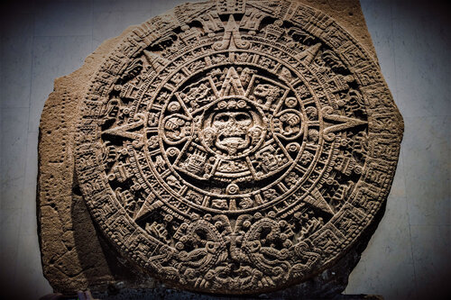Mexiko-Stadt: Das Völkerkundemuseum – mit dem Sonnenrad der Azteken by Andreas Bromba, Photography for Sale on Singulart