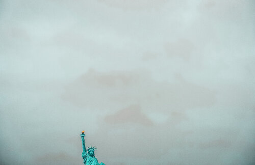 New York: Sie hält die Fackel hoch – die Freiheitsstatue by Andreas Bromba, Photography for Sale on Singulart