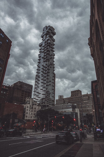 New York: Die Wolken ziehen sich zusammen by Andreas Bromba, Photography for Sale on Singulart