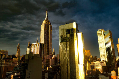 New York: Goldene Dämmerung in Manhattan by Andreas Bromba, Photography for Sale on Singulart