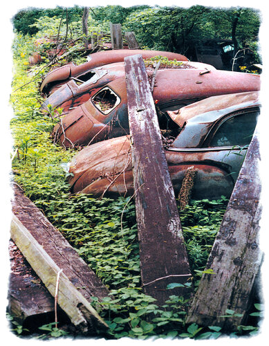 Cemetery (from "Oil is History" Collection) (Classic Car, Graveyard, Vintage) von Louise Marler, Fotografie kaufen auf Singulart