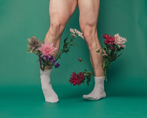 Feet with Flowers Two (Funny, Whimsical, Vibrant, Teal) von David Pugh, Fotografie kaufen auf Singulart