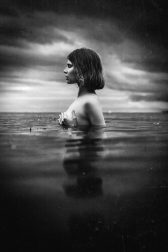 Dark waters van Ruslan Bolgov, Fotografie te koop op Singulart