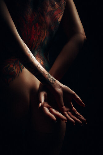 She flies with her own wings von Ruslan Bolgov, Fotografie kaufen auf Singulart