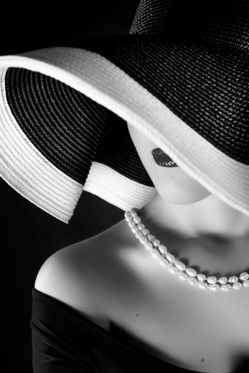 La femme au chapeau Ruslan Bolgov