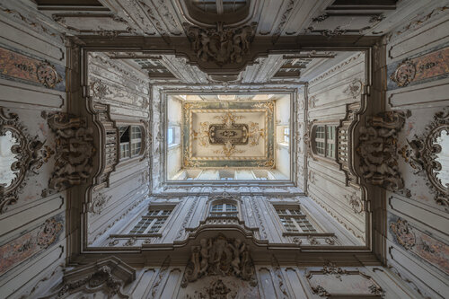 Au plus haut des yeux, Ancien Palais dictatorial abandonné, Portugal Francis Meslet