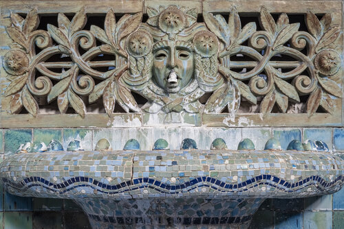L'eau à la bouche, ancienne piscine thermale, France  - Caisse américaine bois noir Francis Meslet