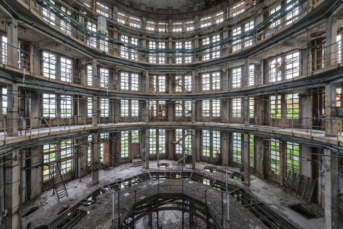 Diving Area, Abandoned Petrochemical Tower, Italy von Francis Meslet, Fotografie kaufen auf Singulart