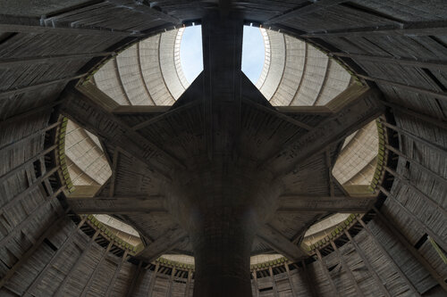 Confessions d'un proctologue, Tour de refroidissement abandonnée, Belgique van Francis Meslet, Fotografie te koop op Singulart