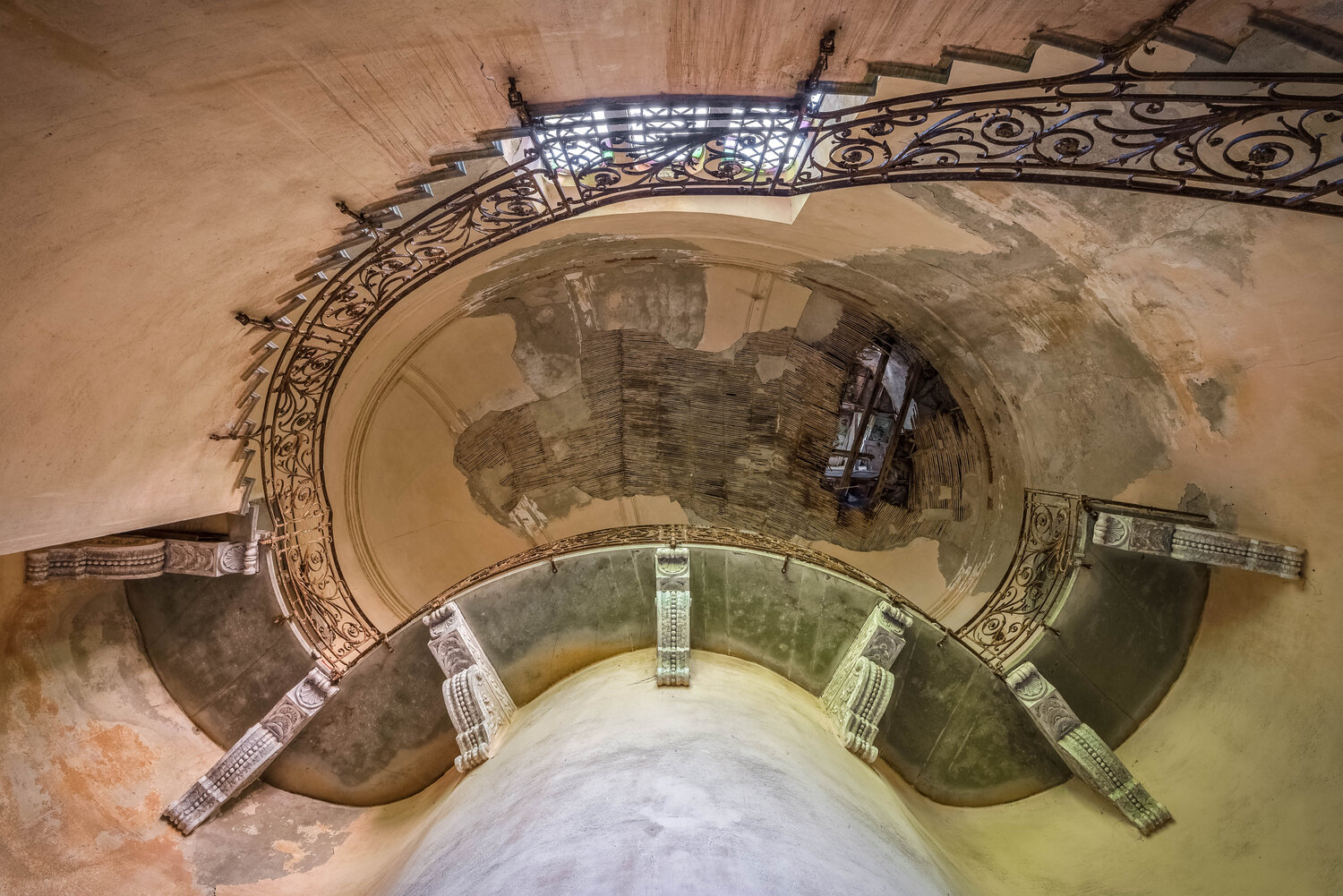 Unfalling, Palais abandonné, Italie Francis Meslet