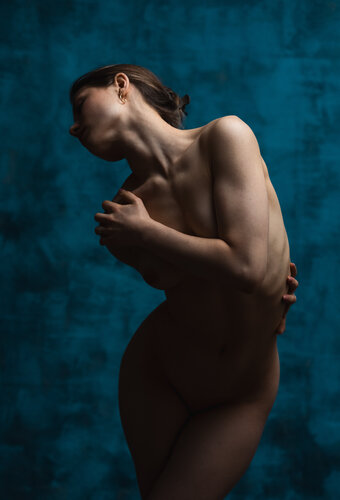 Karina posing di Viacheslav Haidei, Fotografia in vendita su Singulart