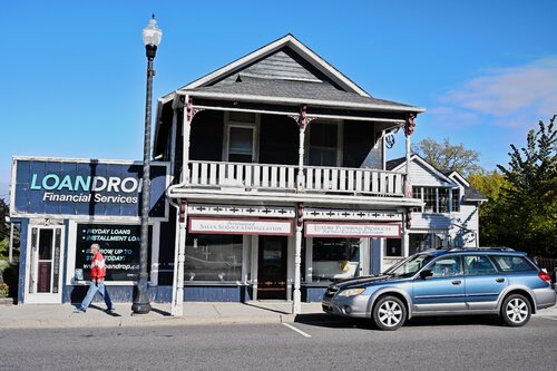 Luxury Plumbing, Cookstown, Ontario 2025-11-12 von James Rae, Fotografie kaufen auf Singulart